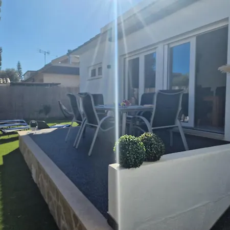 Jack, 300m To Beach, Privat-pool, On-site-service, Dog Holiday home